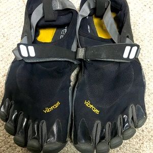 Vibram finger shoes
